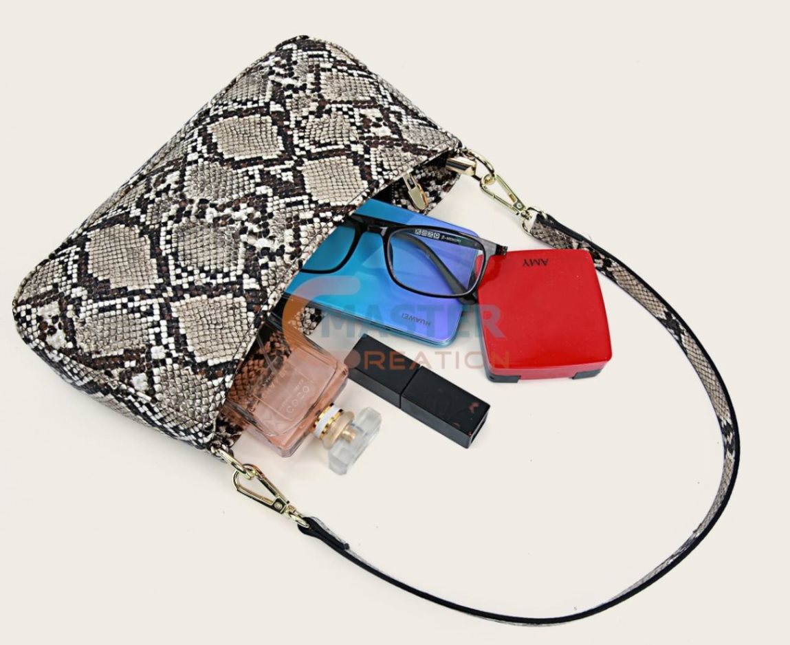 Lady Leather Messenger Bag