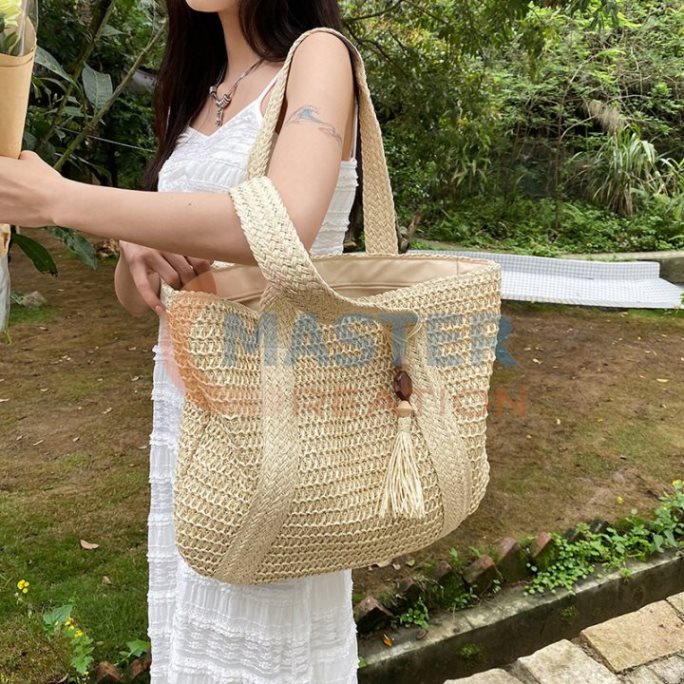 Lady Travel Straw Tote