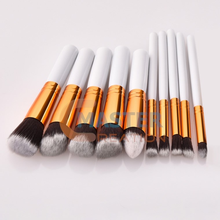 Logo Makeup Brush