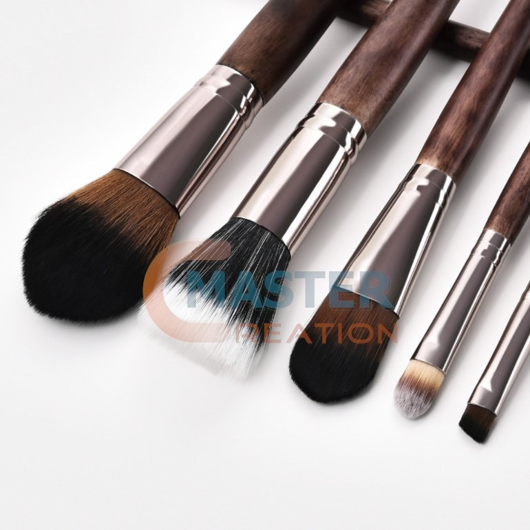 Logo Eyebrow Brush