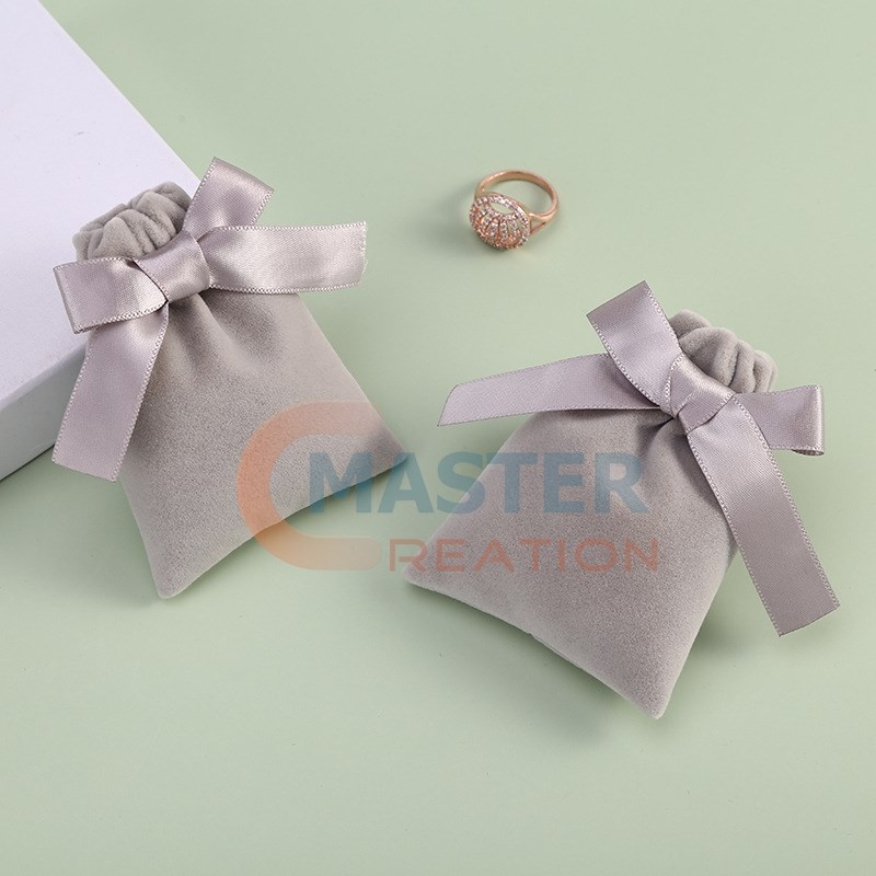 Earing Velvet Bag