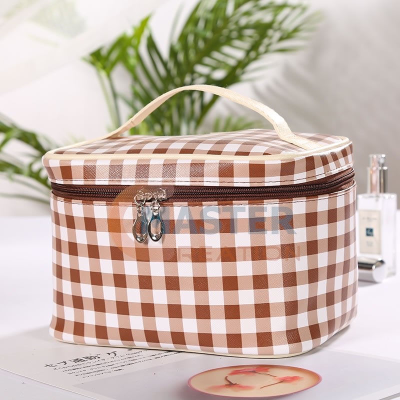 Check Pattern Cosmetic Bag